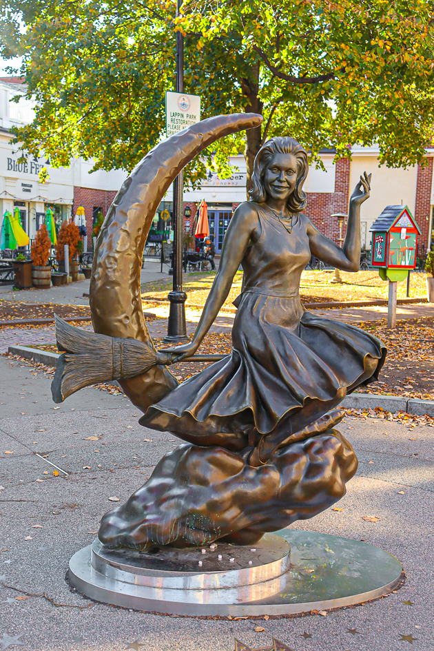 Samantha Statue